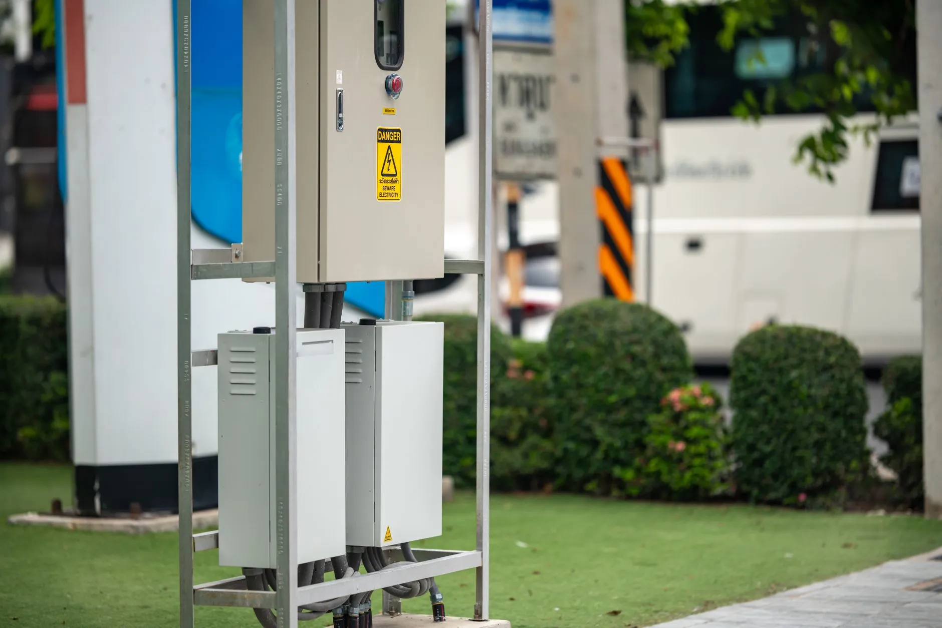 2025年华南通信基站配电柜与稳压器技术升级趋势观察正文配图 1